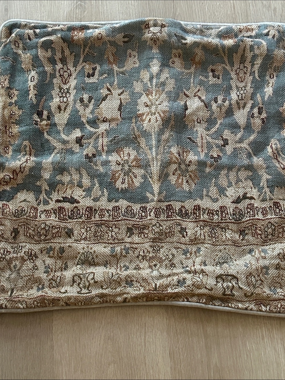 👑 Pottery Barn Aztec floral pillow cover